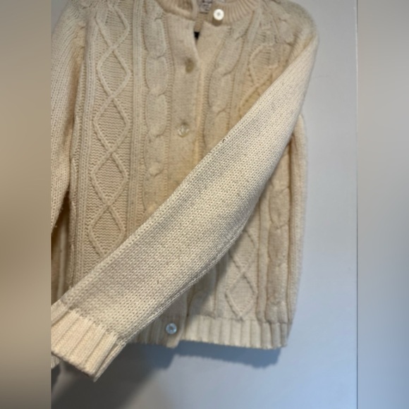 Vintage 60s Woman’s Cream Cable Knit Long Sleeve Button Closure Cardigan. - Picture 7 of 10